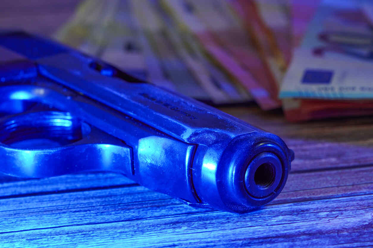 Armed Robbery Without a Weapon (1)